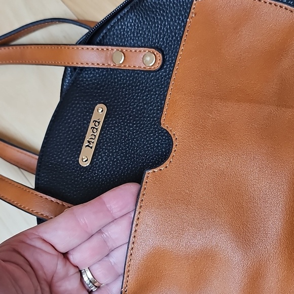 Mudd Round purse Crossbody Black Tan - Picture 5 of 10